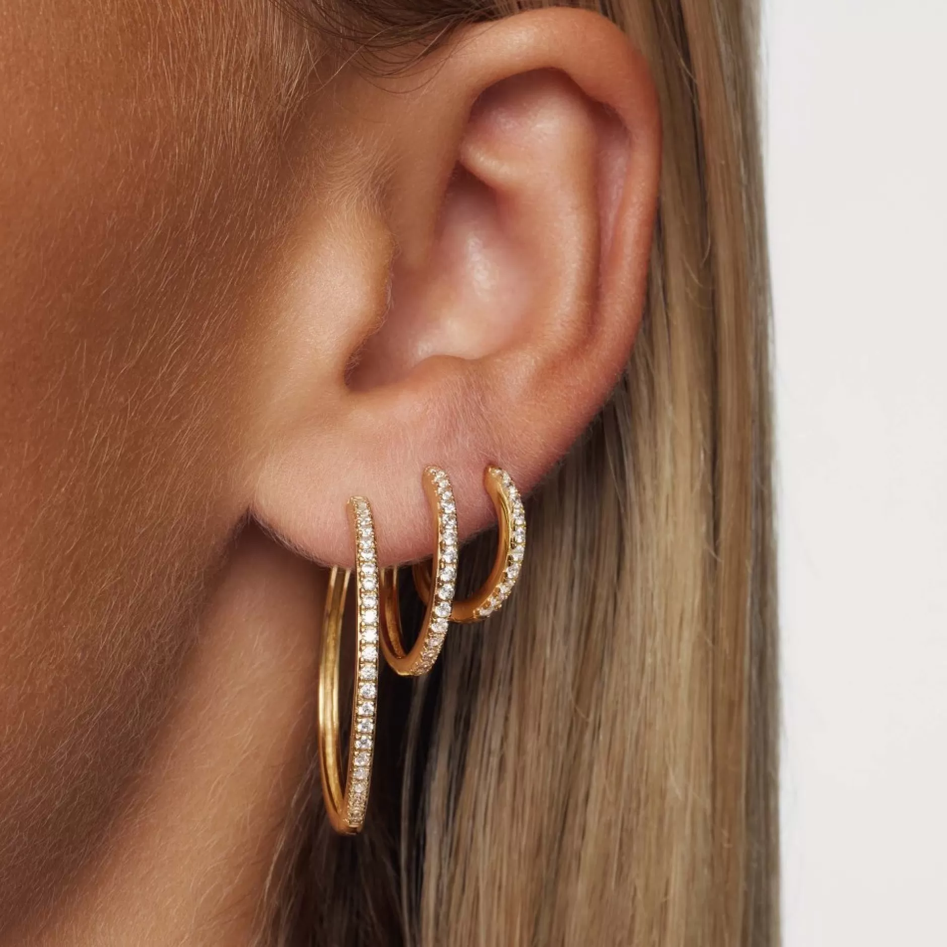 Eline Rosina Oorbellen^Classic Zirconia Hoops Gold Plated Sterling Zilver