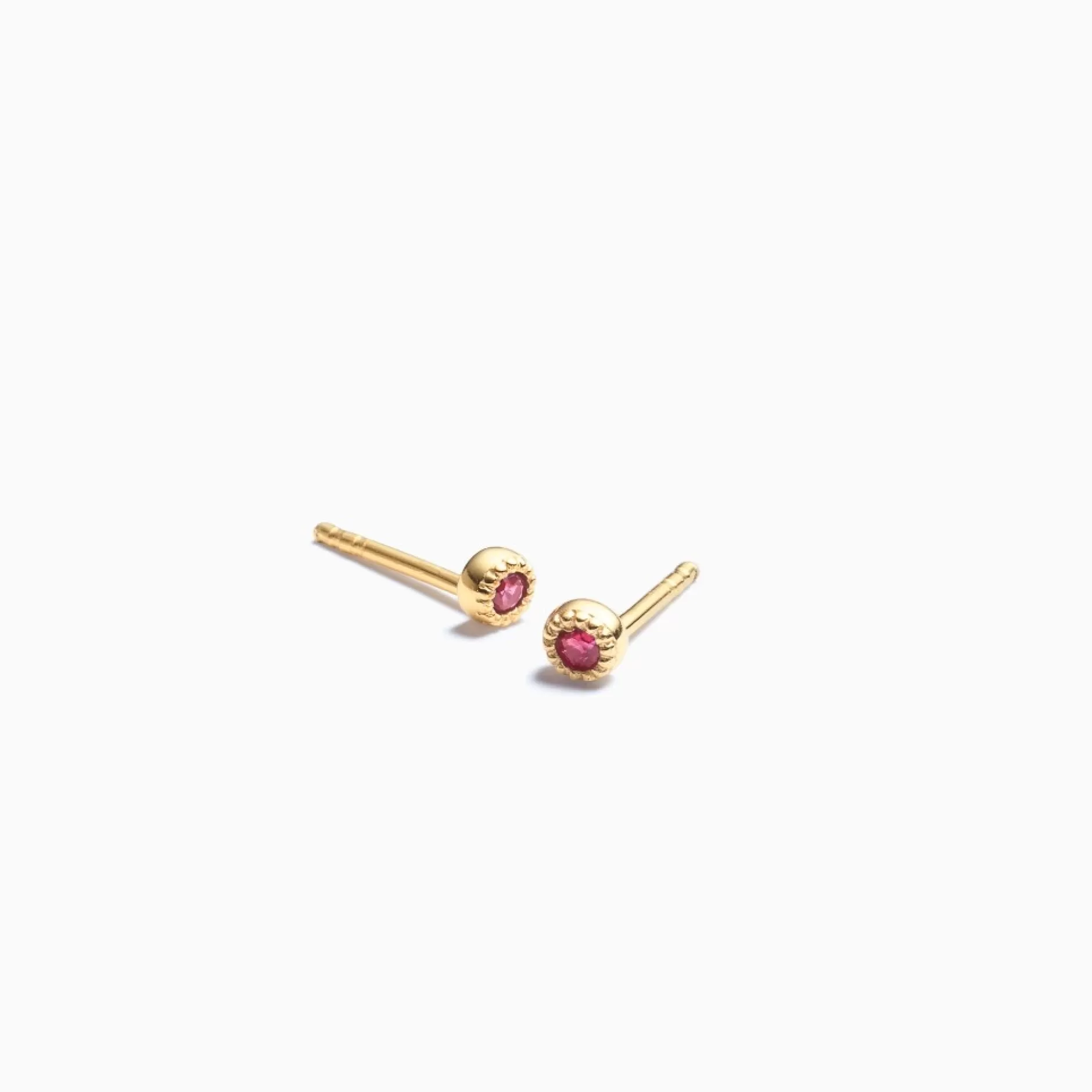 Eline Rosina Oorbellen^Ruby Studs Gold Plated Sterling Zilver